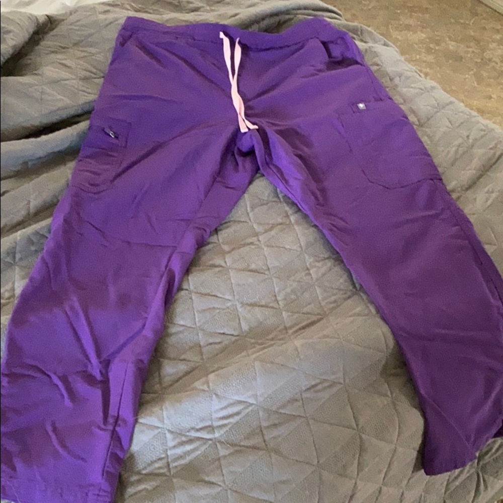 Figs Purple Scrub set